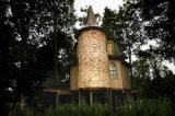 treehouse in castle grounds