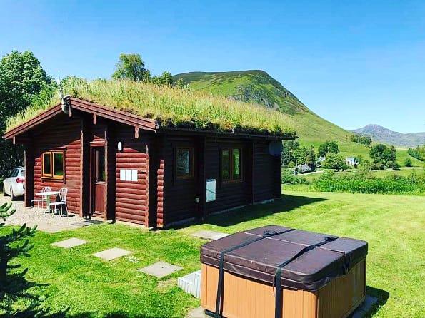Benearb Log Cabin and mountain views