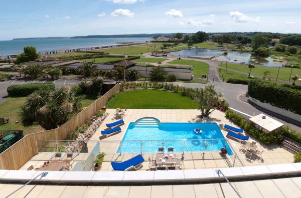 Penthouse apartment with sea views and pool