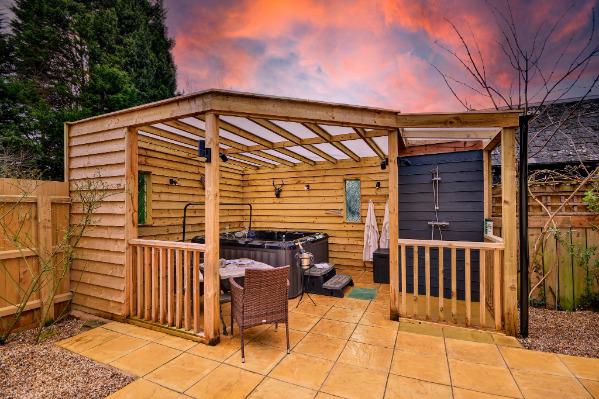 Woodfarm House hot tub