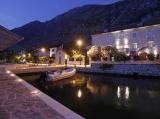 night view of Palazzo Radomiri