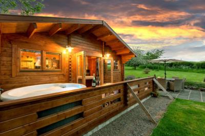 lodges with hot tubs dog friendly yorkshire